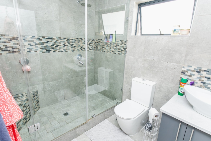 5 Bedroom Property for Sale in Somerton Estate Free State